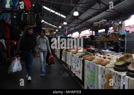 MELBOURNE, AUSTRALIE - 15 août 2017 - La reine Victoria Marjet est le foyer de produits frais locaux et où la communauté s'agit de boutique, rencontrez, manger, boire Banque D'Images