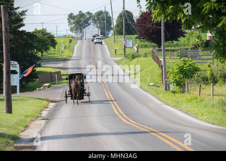 LANCASTER, États-Unis - 25 juin 2016 - Amish en Pennsylvanie. Amish sont connus pour une vie simple avec touche de nature contacy, robe simple, et relucta Banque D'Images