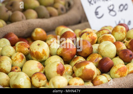 Gros fruit jujube de l'Italie pour la vente au détail du marché close up Banque D'Images