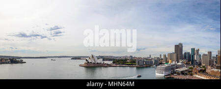 Vue panoramique sur le port de Sydney. Vue du pont du port de Sydney Banque D'Images