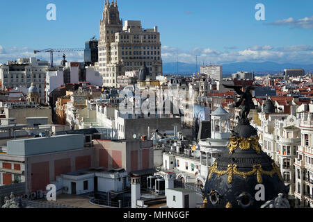 Die von Skyline from Madrid, Circulo de Bellas Artes aus gesehen u.a. mit dem Edificio Metropolis, Madrid. Banque D'Images