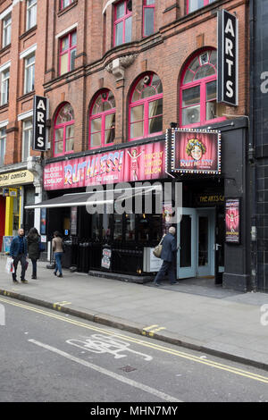 The Arts Theatre and White Space Gallery sur Great Newport Street, Londres, WC2, Angleterre, Royaume-Uni Banque D'Images