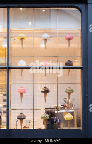 Ice cream shop window à Covent Garden, Londres Banque D'Images