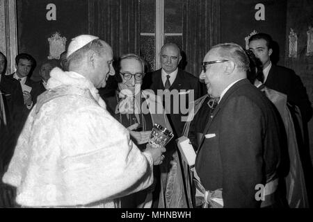 Après environ un siècle de Rome (le Pape Pie XI a été le dernier pape dans le Campidoglio) Le Pape Paul VI il voit dans le capitole 16 04 1966 Banque D'Images