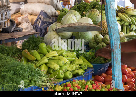 Marché en République Dominicaine avec des légumes pour la vente. Banque D'Images