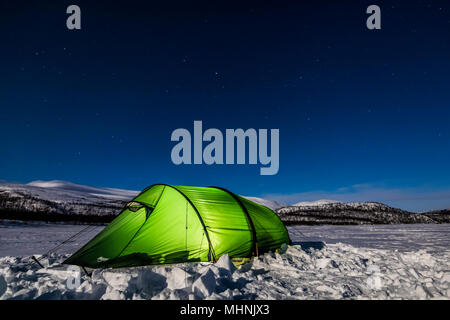 Camping dans l'Arctique Banque D'Images