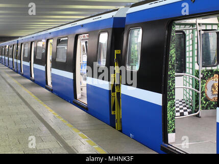 Saint-pétersbourg, Russie, juin 1, 2016 Subway train Banque D'Images