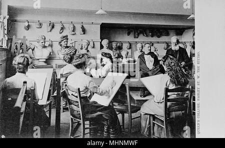 Jeunes femmes au Queen's College, Harley Street, Londres Banque D'Images