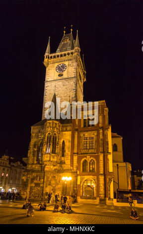 Hôtel de ville de Prague sur nuit d'été - Contrôle Banque D'Images