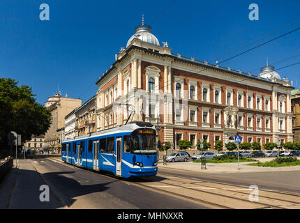 Le tramway moderne UE8N à Cracovie - Pologne Banque D'Images