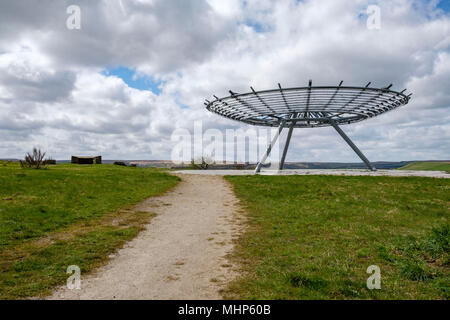 Le panopticon de Rossendale, 'Halo', est un 18m de diamètre structure treillis en acier appuyée sur un trépied de cinq mètres au-dessus du sol Banque D'Images