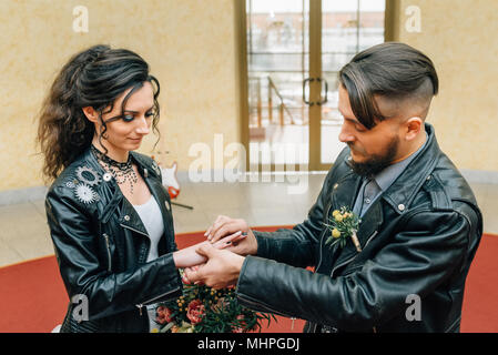 Mariage dans le style de rock. Mariage Biker ou à bascule. Banque D'Images