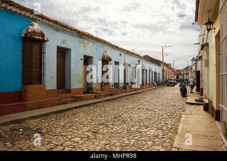 Trinidad, Cuba - 8 décembre 2017 : la vraie vie dans une rue de Trinidad le matin Banque D'Images