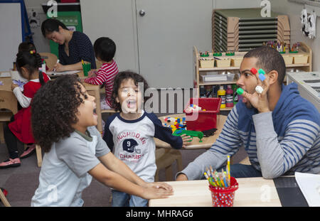 Éducation préscolaire dans le Lower East Side, Manhattan, New York City. Banque D'Images