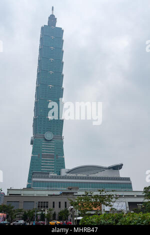 La tour Taipei 101, un gratte-ciel dans le quartier de Xinyi, low angle view, looking up, Taipei, Taiwan Banque D'Images