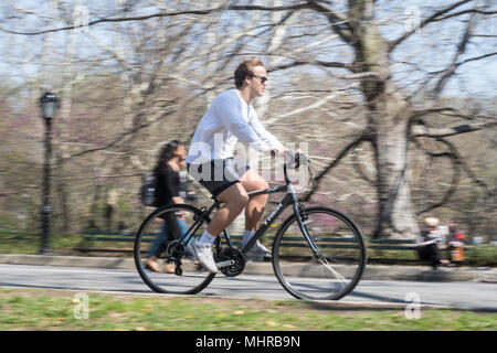 Central Park est un endroit populaire pour l'exercice dans la ville de New York, USA Banque D'Images