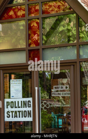 Brentwood, Essex, 3 mai 2018, un bureau de vote au Christ Church Warley, Brentwood, Essex pour les élections locales l'anglais Ian Davidson Crédit/Alamy Live News Banque D'Images