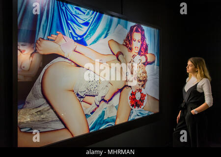 2011 pudding - Ladyland par Ellen von Unwerth, femme photographe de mode, une nouvelle exposition de plus de 40 de ses plus célèbres photographies datant des années 1990 à aujourd'hui au London's Opera Gallery de Mayfair. Crédit : Guy Bell/Alamy Live News Banque D'Images