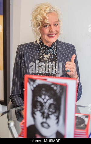 Ladyland par Ellen von Unwerth (photo), Femme photographe de mode, une nouvelle exposition de plus de 40 de ses plus célèbres photographies datant des années 1990 à aujourd'hui au London's Opera Gallery de Mayfair. Crédit : Guy Bell/Alamy Live News Banque D'Images