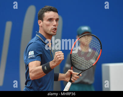 03 mai 2018, l'Allemagne, Munich, tennis, ATP-Tour, des célibataires, des hommes, Série de 16 : Roberto Bautista Agut joue contre Caspar Ruud de Norvège. Photo : Angelika Warmuth/dpa dpa : Crédit photo alliance/Alamy Live News Banque D'Images