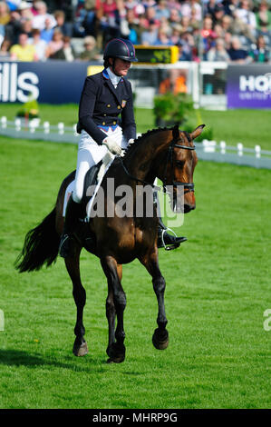 Le Gloucestershire, Royaume-Uni. 3e mai 2018. Lauren Kieffer équitation Veronica durant la phase de dressage du 2018 Mitsubishi Motors Badminton Horse Trials, Badminton, Royaume-Uni. Jonathan Clarke/Alamy Live News Banque D'Images