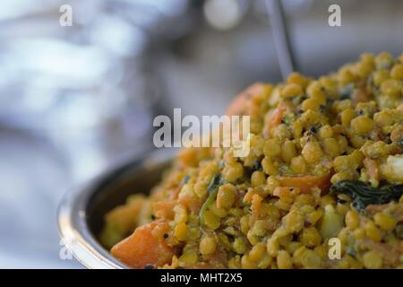 Salade de couscous à la vente à Deddington Farmer's Market, Avril 2017 Banque D'Images