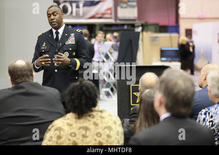 Le général de Cedric gagne, général commandant de l'US Army Research, développement et Ingénierie de commandement, prend la parole à l'angle du guerrier de l'Armée américaine au cours de la Force Mondiale 2018 Symposium à Huntsville, Alabama, Mar. 26, 2018. Des centaines de soldats de l'armée, les civils, les universités et les partenaires de l'industrie ont participé à l'événement. Banque D'Images