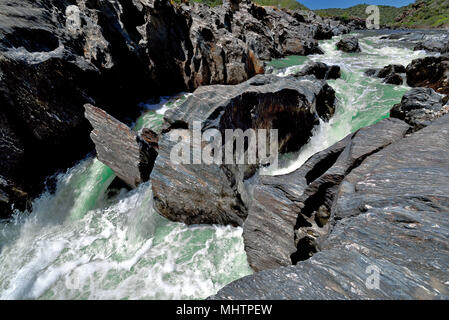 River canyon rocheux en cascade Banque D'Images