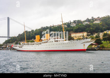 Istanbul, Turquie - 10e Octobre 2011:Le motor yacht Savarona. Le bateau est réservé pour le président de la Turquie. Banque D'Images