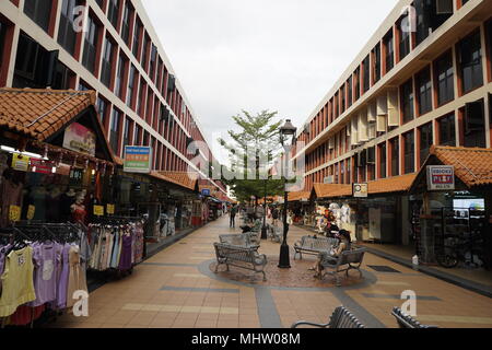 Toa Payoh Mall, à Singapour. Maisons-boutiques situés dans une zone résidentielle est arrivée à échéance. Banque D'Images