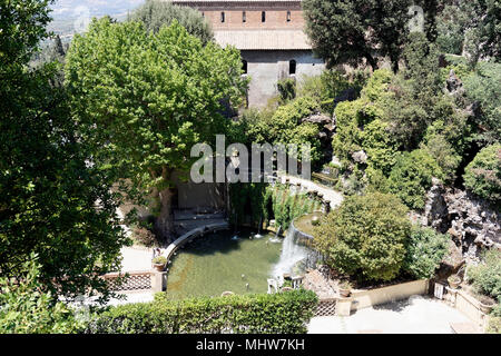 Le grandiose Fontana dell'Ovato ou fontaine ovale conçu par Pirro Ligorio au 16ème siècle, Villa D'Este. Tivoli. L'Italie. L'architecture fou Banque D'Images