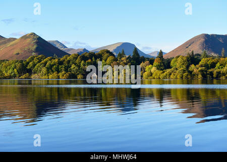 À l'ouest sur Derwent Water de Keswick dans le Parc National de Lake District en Cumbrie, Angleterre Banque D'Images