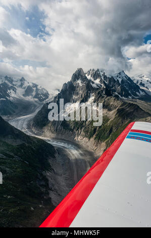 Vol d'avion de tourisme sur le Massif du Mont Blanc, région Rhône-Alpes, France Banque D'Images