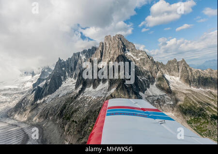 Vol d'avion de tourisme sur le Massif du Mont Blanc, région Rhône-Alpes, France Banque D'Images