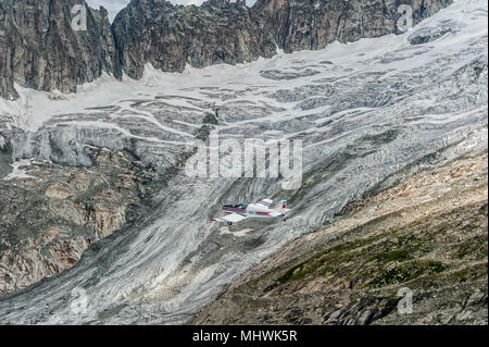 Vol d'avion de tourisme sur le Massif du Mont Blanc, région Rhône-Alpes, France Banque D'Images