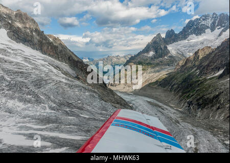 Vol d'avion de tourisme sur le Massif du Mont Blanc, région Rhône-Alpes, France Banque D'Images