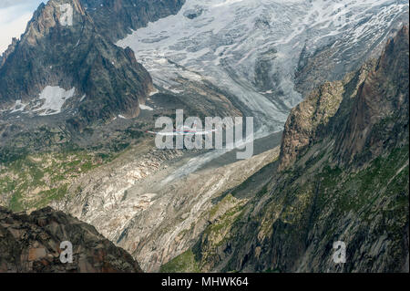 Vol d'avion de tourisme sur le Massif du Mont Blanc, région Rhône-Alpes, France Banque D'Images