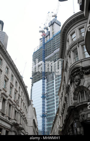 Voir de 22 Bishopsgate un gratte-ciel de remplacement du bâtiment en construction Pinnacle de Threadneedle Street dans la ville de London UK KATHY DEWITT Banque D'Images