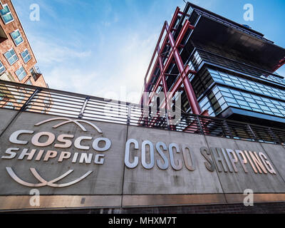 Des bureaux maritimes Cosco à Hambourg HafenCity - district - Cosco China Ocean Shipping Company, détenue par l'État chinois est une entreprise de logistique & expédition Banque D'Images