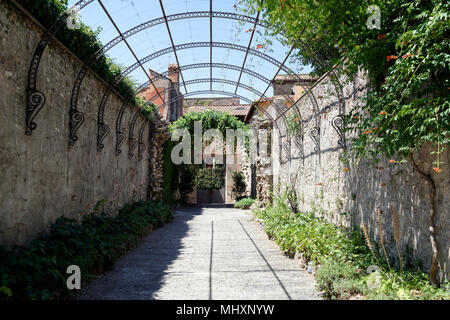 L'entrée inférieure d'origine inutilisés pour les jardins de la Villa D'Este, Tivoli, Italie. Villa D'Este, célèbre pour son utilisation de l'eau spectaculaire, figuratif Banque D'Images