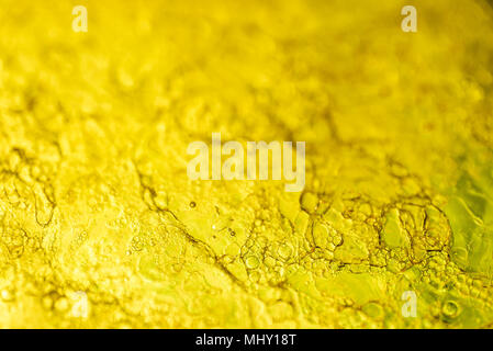 Résumé bulle texture gel lubrifiant jaune. La gelée de visqueux - macro photo Banque D'Images