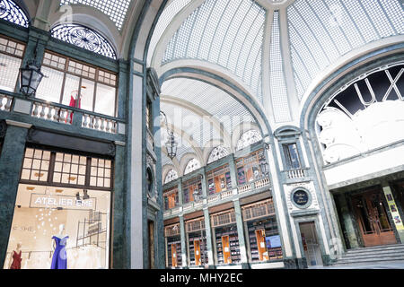 Galleria San Federico, galerie historique avec Lux cinéma, intérieur, Turin, Italie Banque D'Images