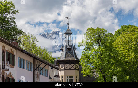 Les façades historiques à Garmisch-Partenkirchen Allemagne Bavière. Banque D'Images