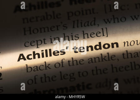 Le tendon d'achille mot dans un dictionnaire. Concept du tendon d'Achille. Banque D'Images