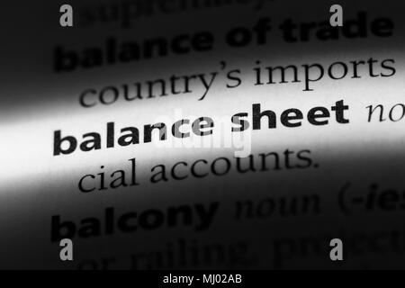 Bilan mot dans un dictionnaire. bilan concept. Banque D'Images