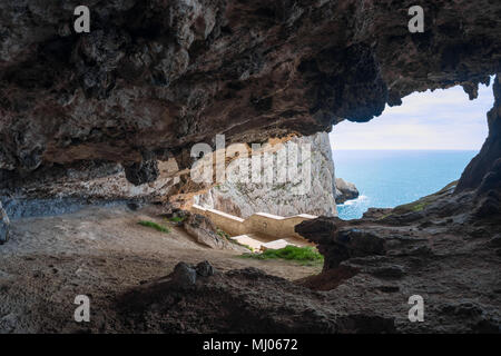 La péninsule rocheuse de Capo Caccia, avec de hautes falaises, est situé près de Alghero ; dans ce domaine, il y a les célèbres Grottes de Neptune Banque D'Images