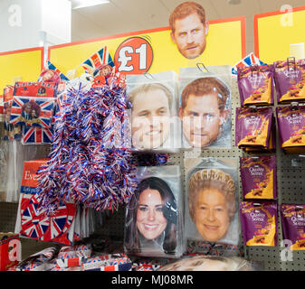 Mariage Royal bunting dans Poundland store uk. Banque D'Images