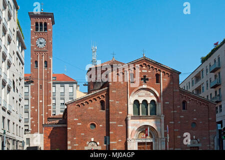 L'Italie, Lombardie, Milan, Piazza San Babila Square, Basilique San Babila Banque D'Images