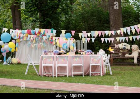 Candy Bar. Délicieux buffet avec petits gâteaux. Banque D'Images