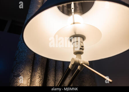 Un gros plan de la structure intérieure de la lampe de table Banque D'Images